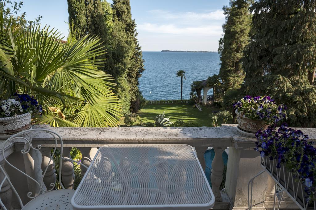Villa Vittoria Gardone Riviera Exterior photo