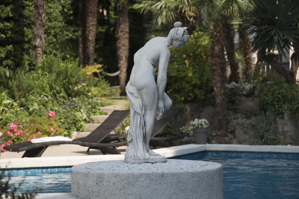 Villa Vittoria Gardone Riviera Exterior photo